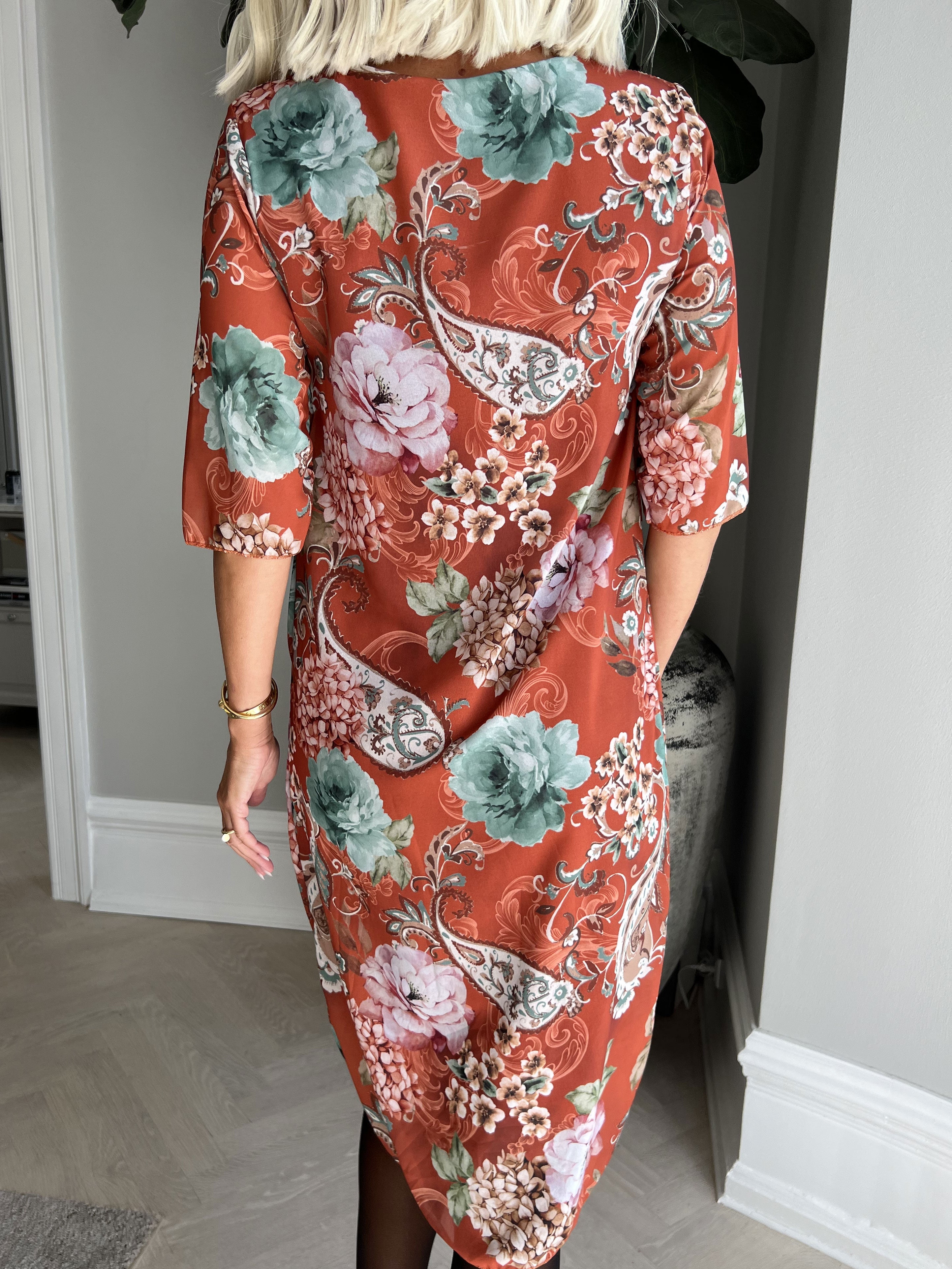 Zion Flower - Plisserad klänning med blommönster